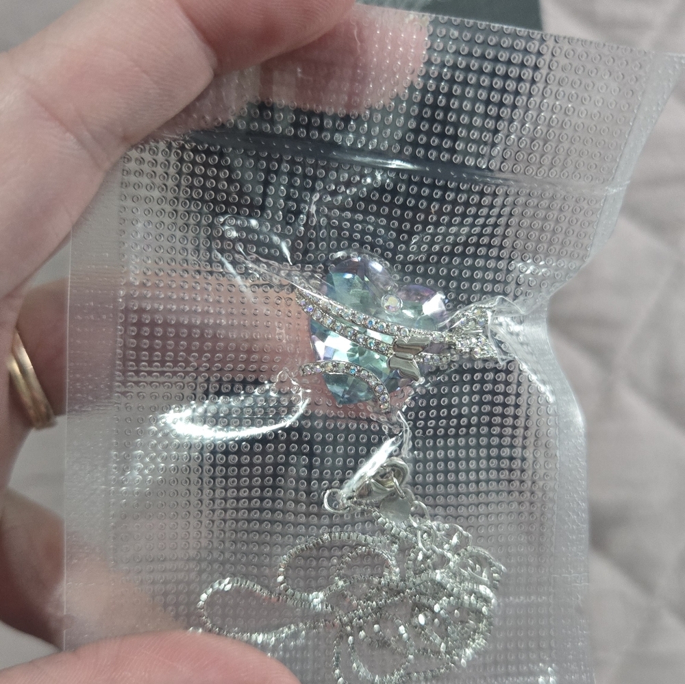 Butterfly Neclace In Purple Rose Display Box - Picture 4 of 7